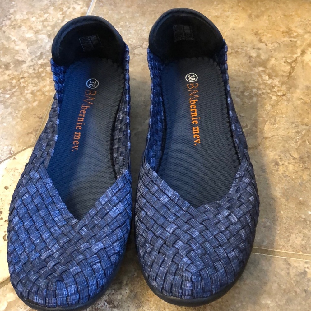 Bernie mev. Blue slip-ons